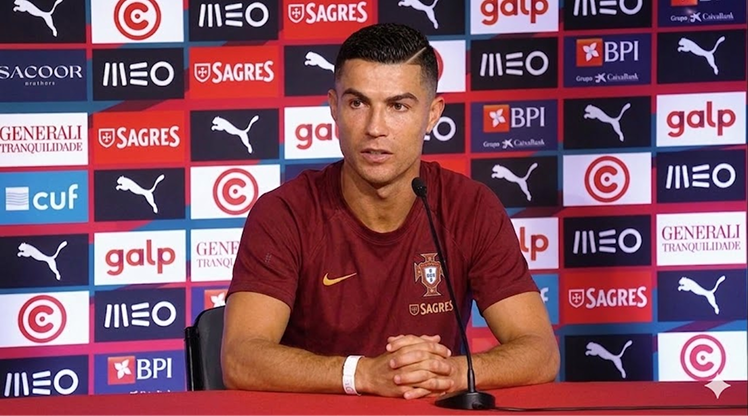 Cristiano Ronaldo anuncia CR7 Legacy na conferência de imprensa